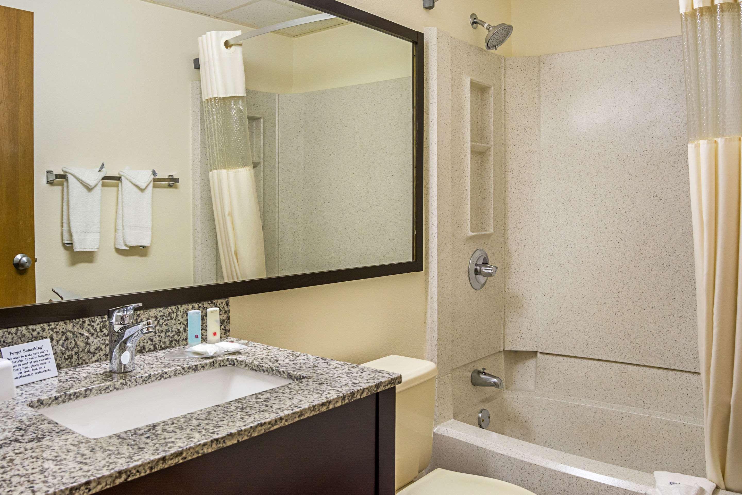 Quality Inn & Suites Clackamas - Portland Kültér fotó